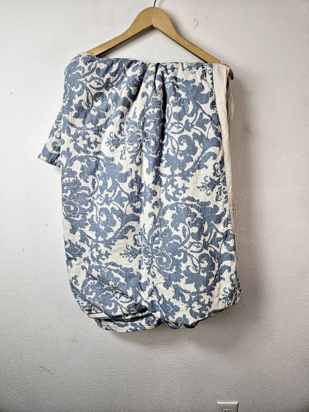 Pottery Barn Blue Floral Cotton Duvet Cover Size 96" X 88"